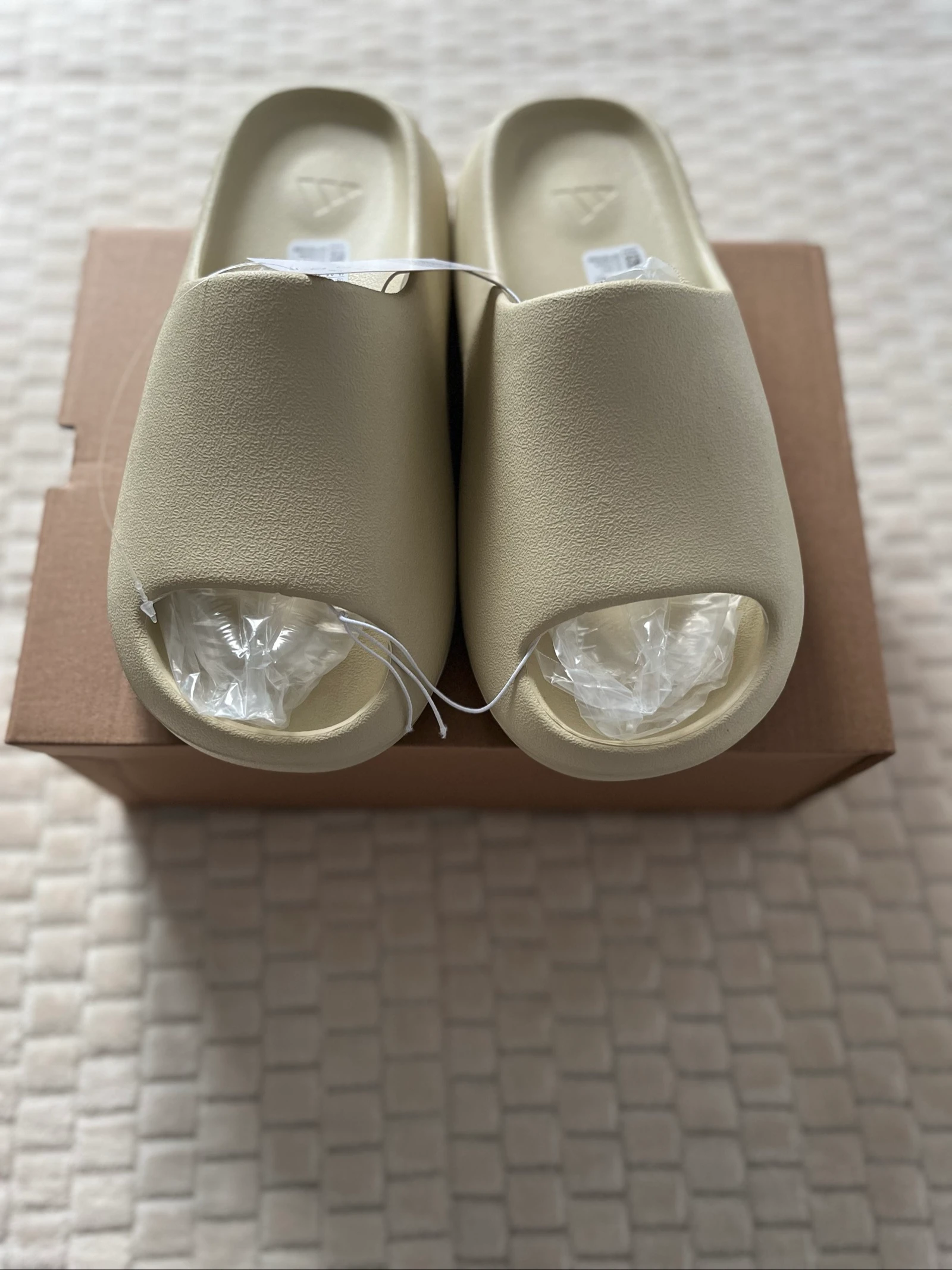 Adidas Yeezy Slide "Bone" – Taille 43 – photo 6